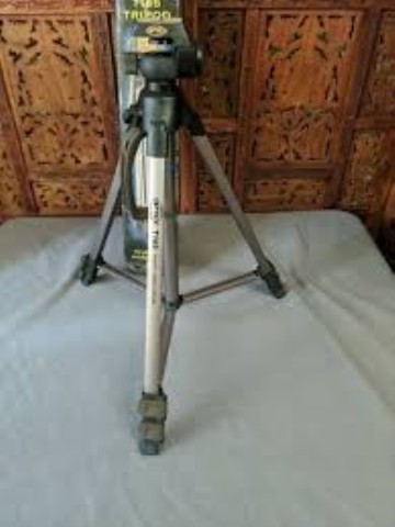 Trepied pour camera dans boite