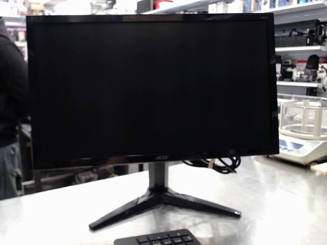 Ecran acer dans sac vert