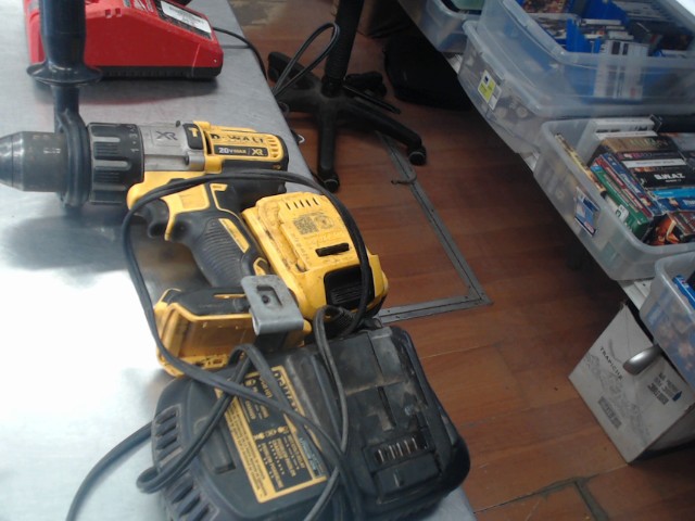 Perceuse + batterie 4 amperes + chargeur