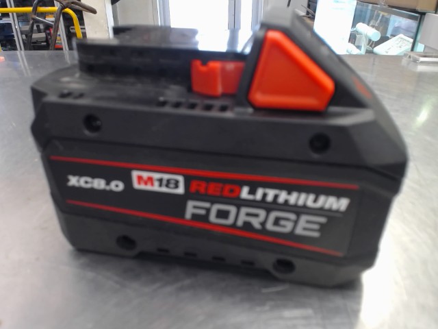 Batterie milwaukee forge xc8.0