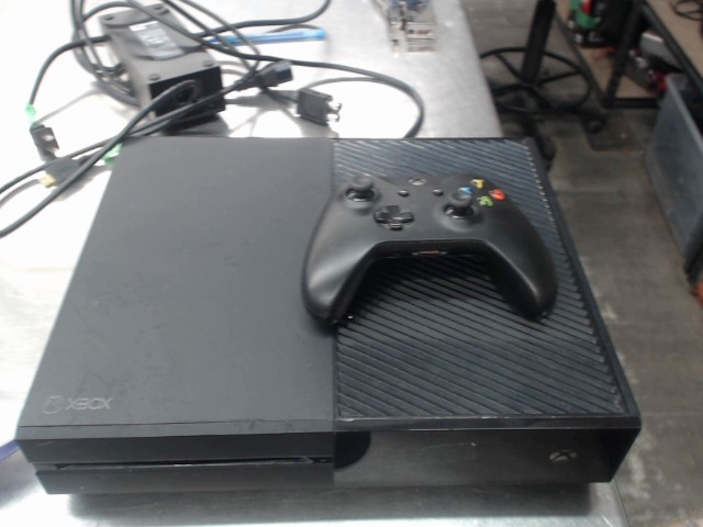 Xbox one avec manette et fils