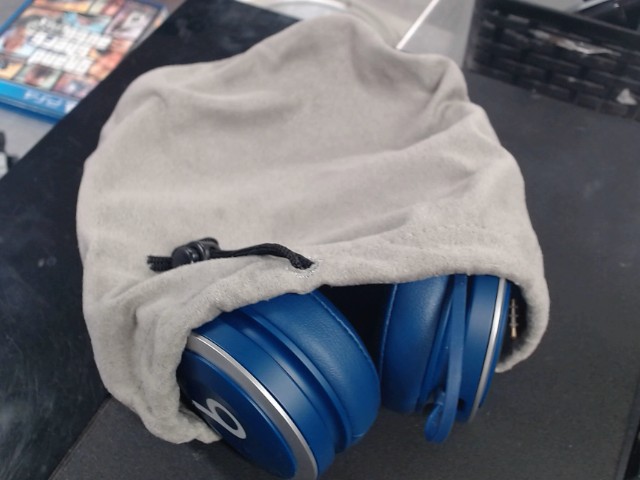 Headphone with wire blue