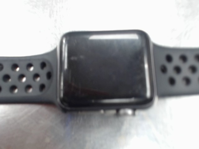 Apple watch series 3 avec chargeur