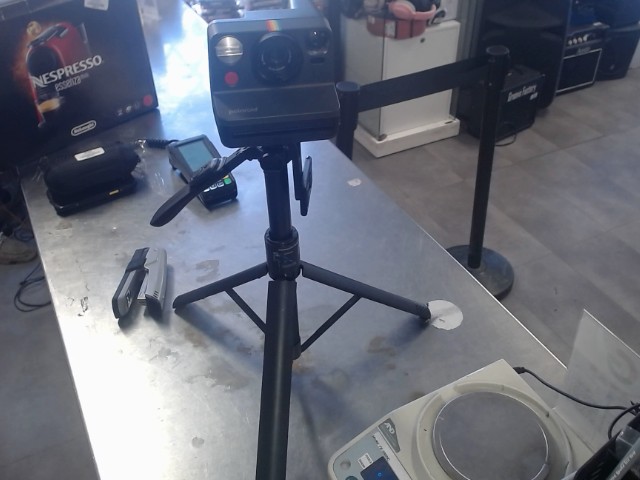Polaroid vintage avec trepied