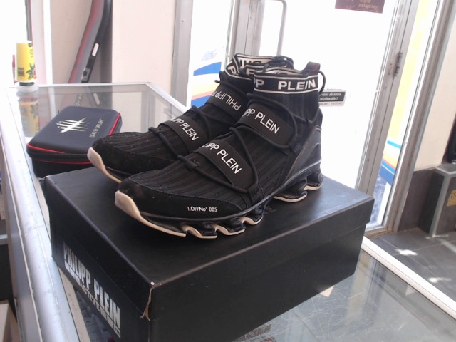 Hi-top mesh style sneakers