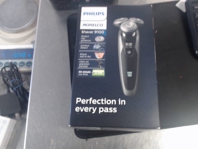 Norelco shaver perfection in box