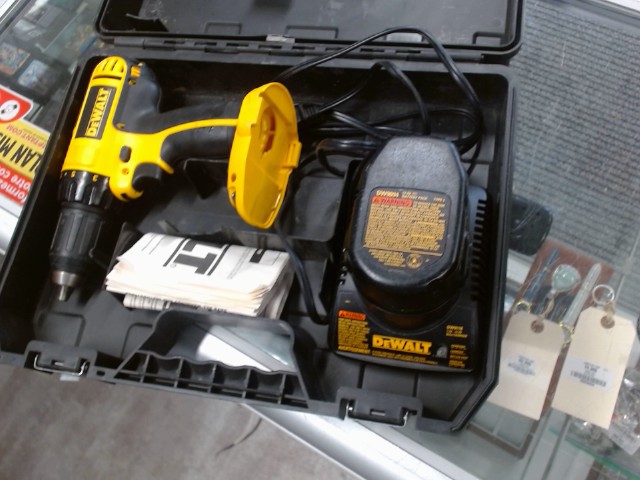 Dewalt drill 14.4v + battery+charger+cas
