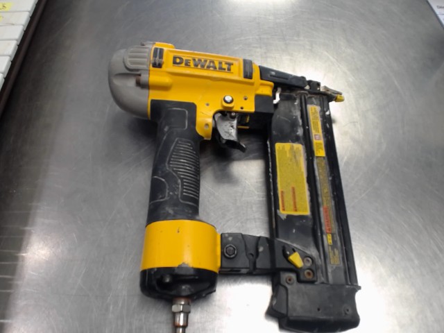 Cloueuse finition 18ga dewalt