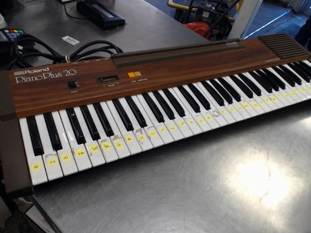 Synthetiseur roland pianoplus 20