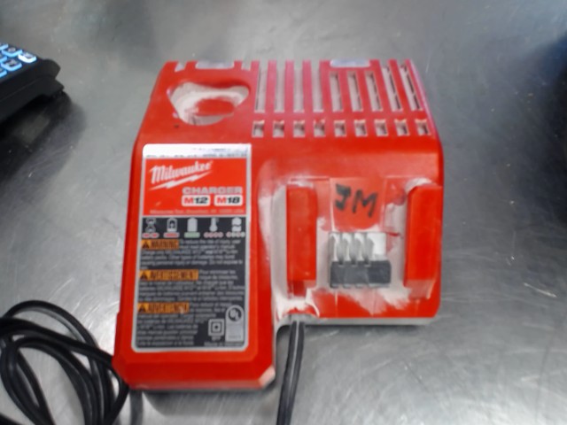 Chargeur milwaukee