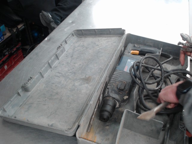 Hammer drill bosch dans coffre gris