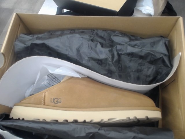 Ugg clasic slip on size 12