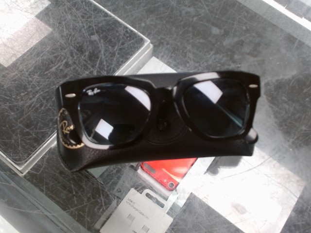 Lunette ray ban noir pour femme avec cas