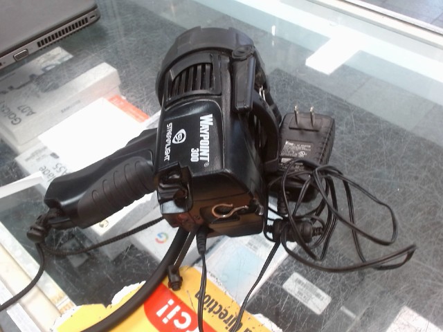 Lumiere waypoint led avec chargeur