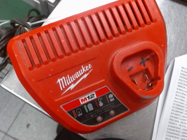 Chargeur milwaukee m12