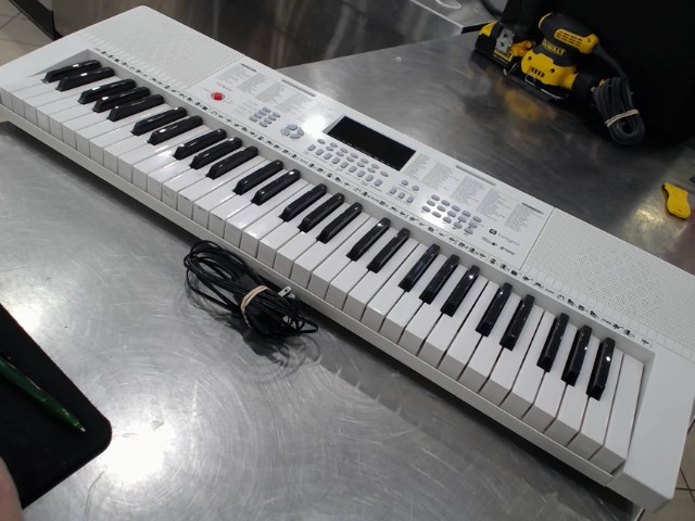 Piano electrique blanc