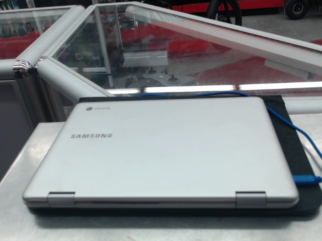 Chromebook plus v2 4gb ram celeron 3965y