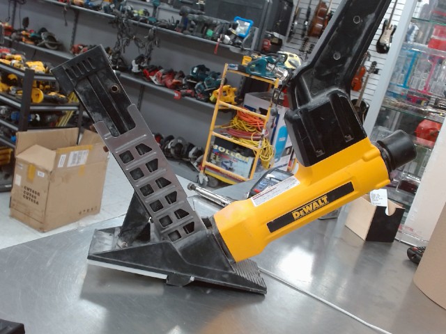 2-in-1 flooring tool