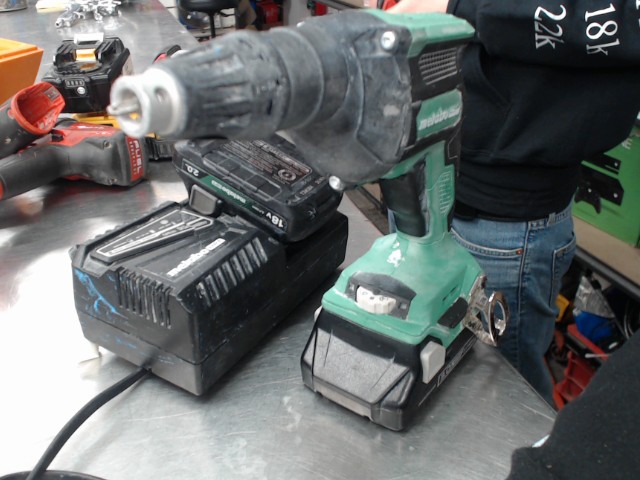 Drill a gypse avec 2 batterie et chargeu