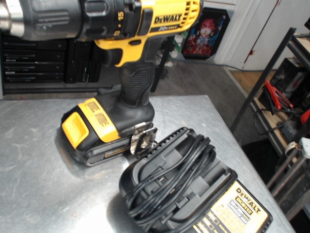 Drill dewalt avec batterie 1h et chargeu