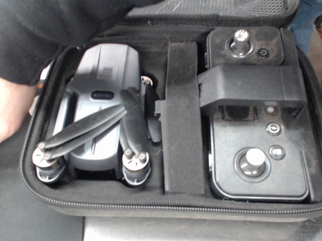 Drone avec petite pochette