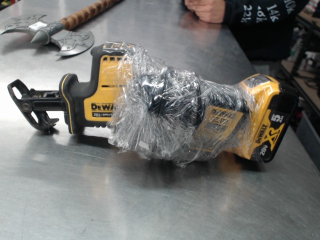 Scie compact dewalt avec bat 5ah + charg