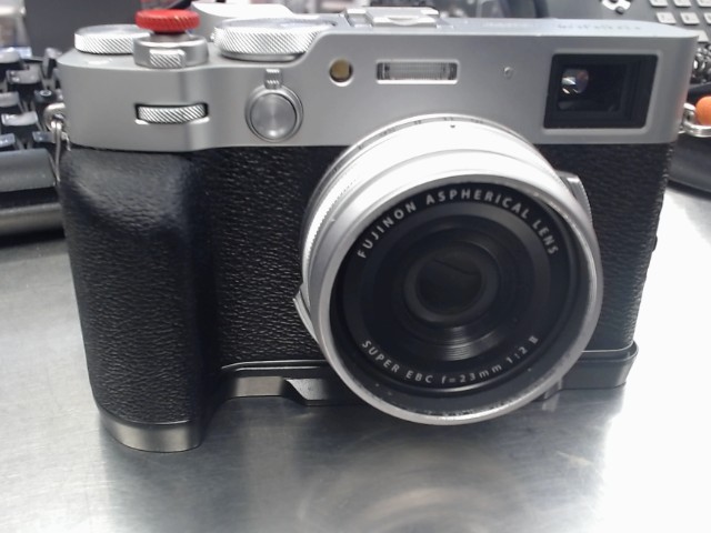 Camera fujifilm x100vi 23mm 1:2