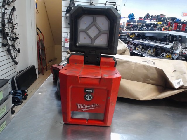 Lumiere no batt flood light