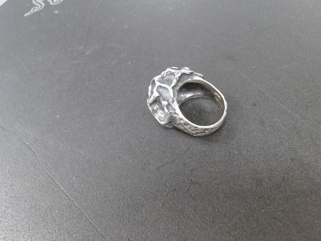 Vielle bague tout noirci