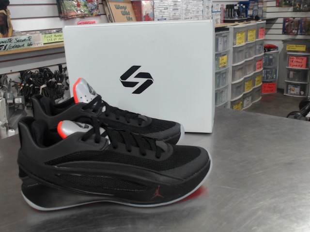 Paire shoes(12 homme)neuf+boite