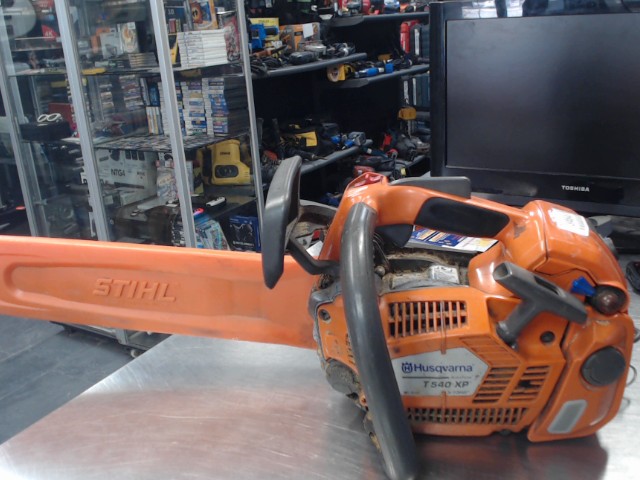 Chainsaw a gaz orange