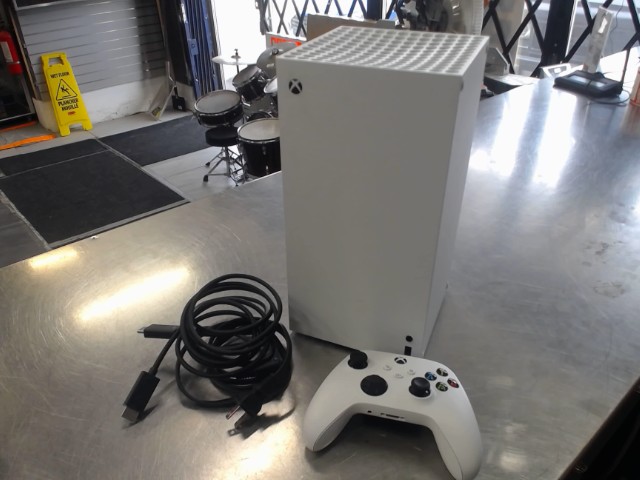 Series x digital blanche + man + fils