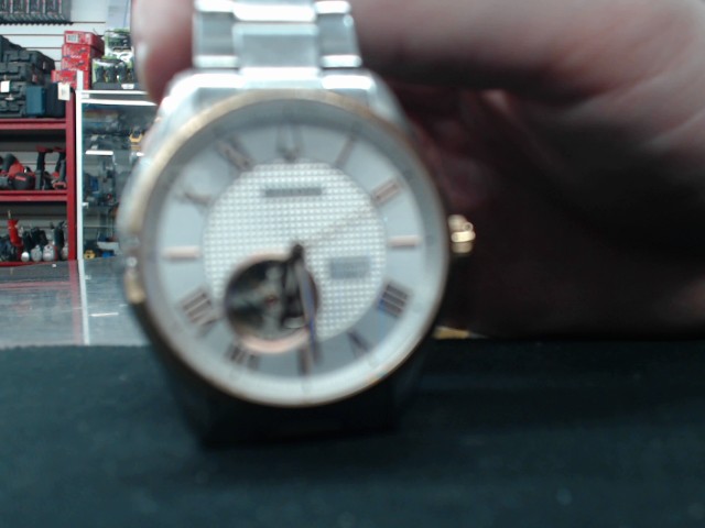 Montre bulova tres propre