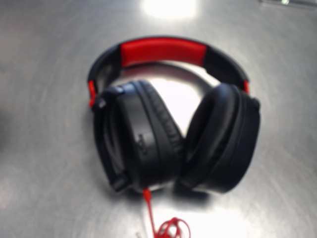 �couteur rouge et noir