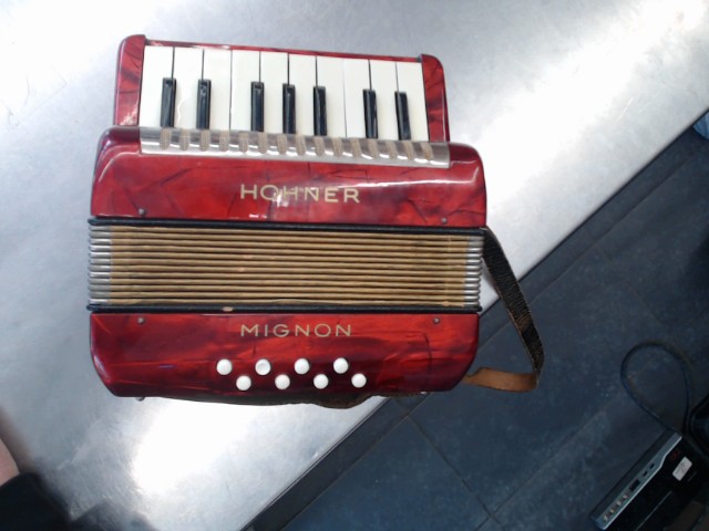 Petit accordeon hohner mignon