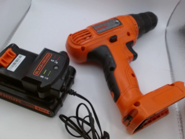Black and decker drill + bat + chrgr