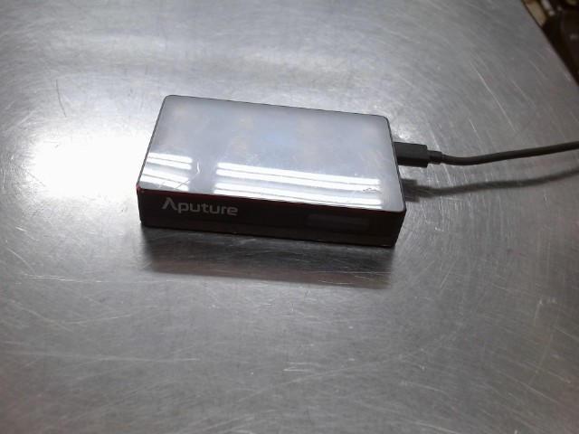 Lumiere pour camera aputure