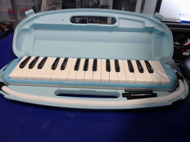 Melodica dans case