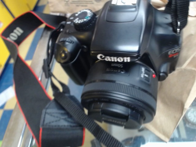 Canon rebel t3 avec case char et lens