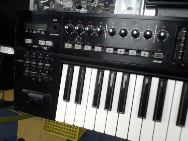 Roland a-800pro synth