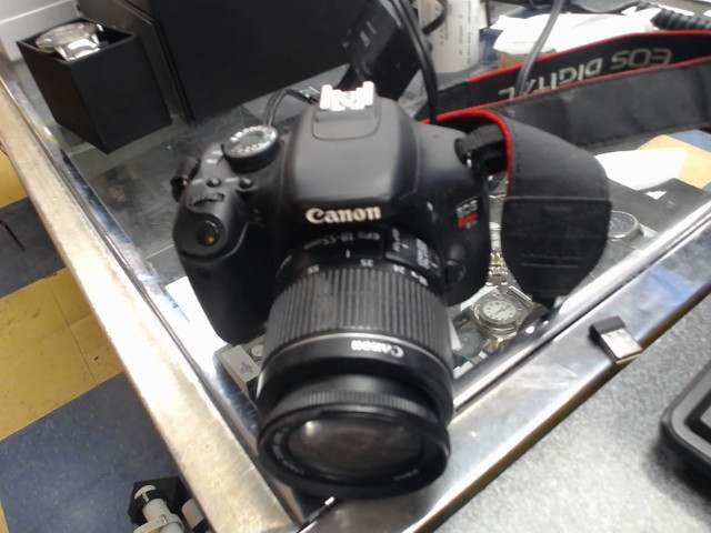 Camera avec lentille et chargeur