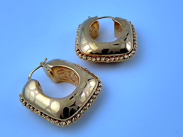 BOUCLES D OREILLES EN OR 18KT