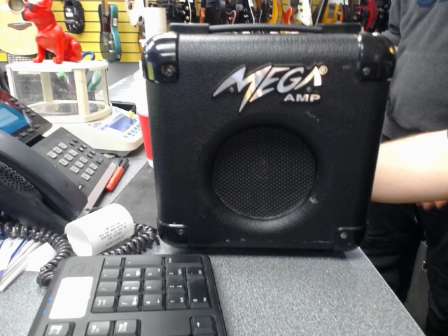 Petit ampli mega amp noir