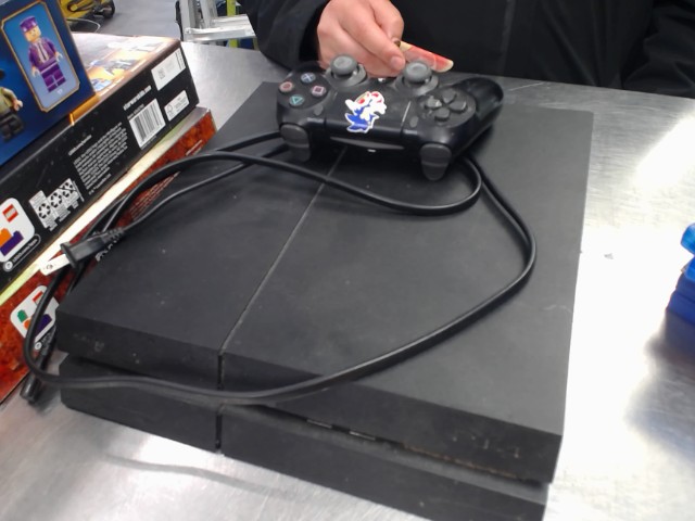 Ps4 avec fil et man