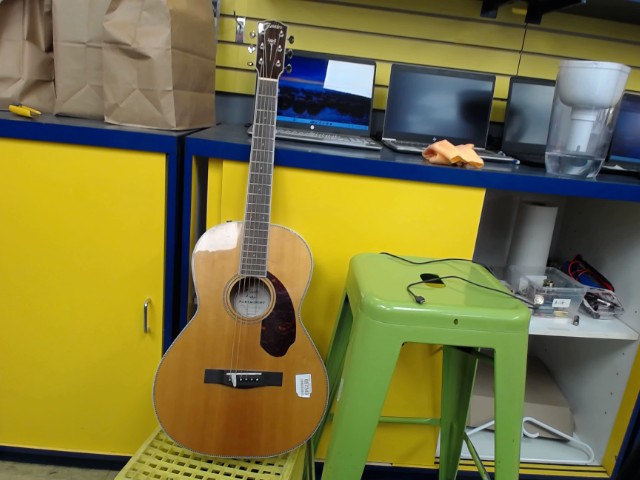 Paramount acoustic guitare sans case