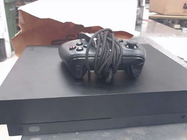 Xbox one x avec manette et alimentation