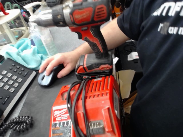 Drill marteau a brushe