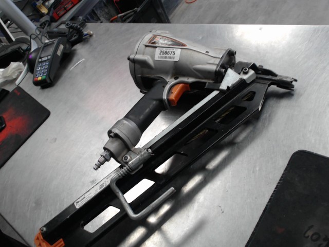 Cloueuse pneumatique pastole