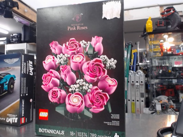 Lego pink roses