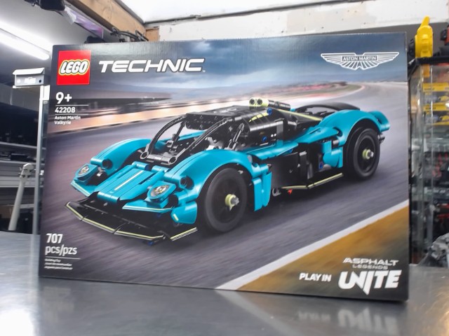 Aston martin valkyrie